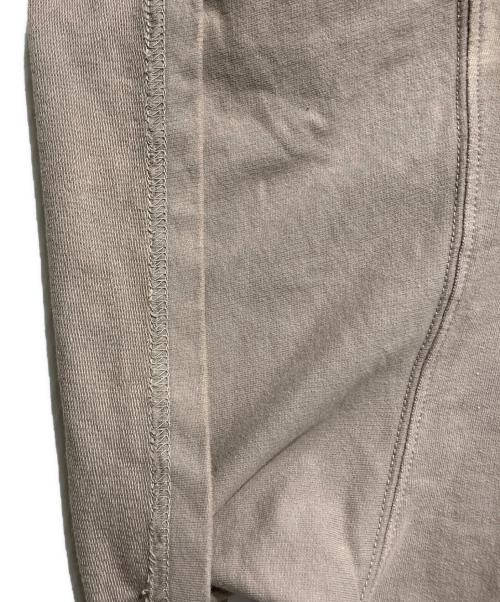 MAISON SPECIAL（メゾンスペシャル）MAISON SPECIAL (メゾンスペシャル) Wave Cut Docking Logo Print Prime-Over Crew Neck T-shirt ベージュ サイズ:2の古着・服飾アイテム