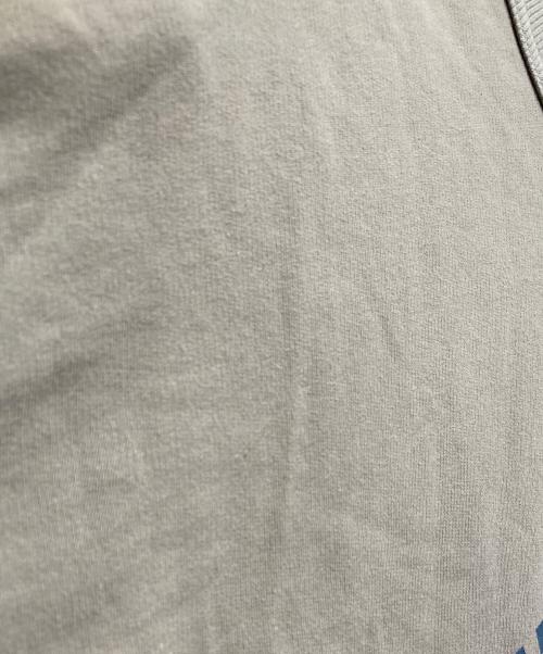 MAISON SPECIAL（メゾンスペシャル）MAISON SPECIAL (メゾンスペシャル) Wave Cut Docking Logo Print Prime-Over Crew Neck T-shirt ベージュ サイズ:2の古着・服飾アイテム