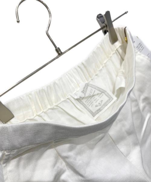 BEARDSLEY（ビアズリー）BEARDSLEY (ビアズリー) スリムタックパンツ ホワイト サイズ:Free 未使用品の古着・服飾アイテム