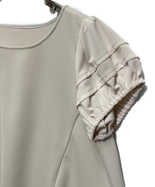 Rene（ルネ）Rene (ルネ) パフスリーブカットソー ベージュ サイズ:34の古着・服飾アイテム