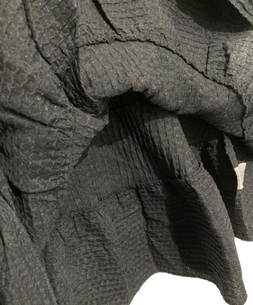 YORI（ヨリ）YORI (ヨリ) フクレティアードブラウス ブラック サイズ:36の古着・服飾アイテム