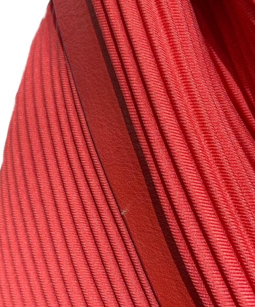 PLEATS PLEASE（プリーツプリーズ）PLEATS PLEASE (プリーツプリーズ) バイアスジップウェーブバックパック レッドの古着・服飾アイテム