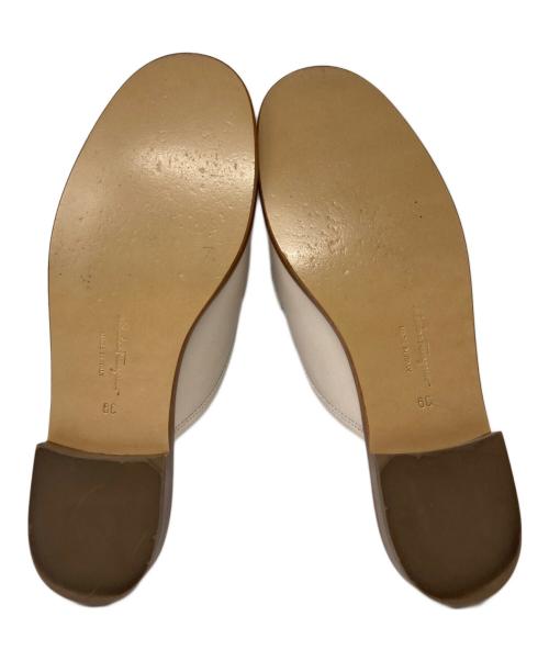 Salvatore Ferragamo（サルヴァトーレ フェラガモ）Salvatore Ferragamo (サルヴァトーレ フェラガモ) VIGGIO ミュール アイボリー サイズ:6Cの古着・服飾アイテム