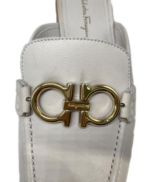 Salvatore Ferragamo（サルヴァトーレ フェラガモ）Salvatore Ferragamo (サルヴァトーレ フェラガモ) VIGGIO ミュール アイボリー サイズ:6Cの古着・服飾アイテム