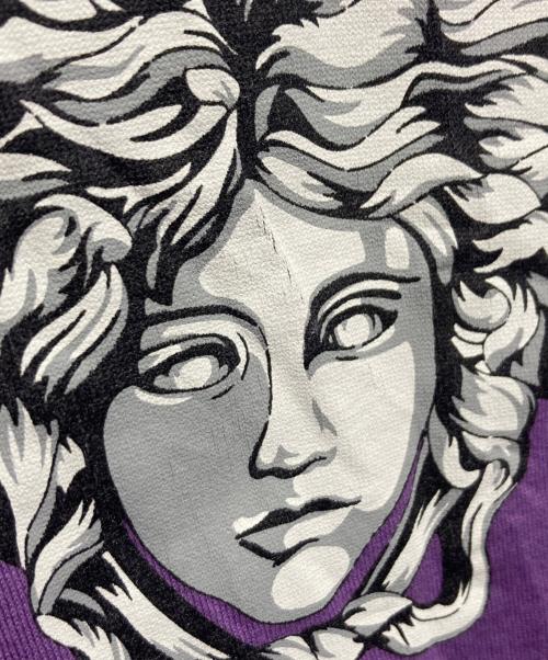 VERSACE（ヴェルサーチェ）VERSACE (ヴェルサーチェ) メドゥーサTシャツ パープル サイズ:Mの古着・服飾アイテム