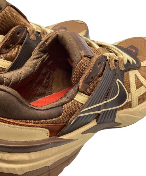 NIKE（ナイキ）NIKE (ナイキ) V2K RUN LT BRITISH TAN ブラウン サイズ:uk7の古着・服飾アイテム