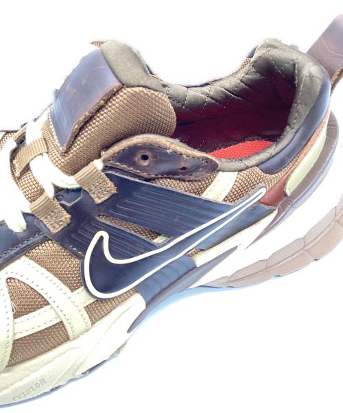 NIKE（ナイキ）NIKE (ナイキ) V2K RUN LT BRITISH TAN ブラウン サイズ:uk7の古着・服飾アイテム