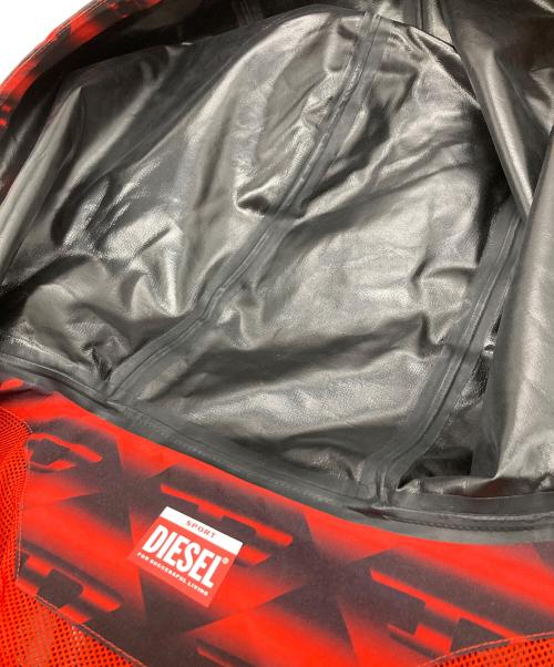 DIESEL（ディーゼル）DIESEL (ディーゼル) Amwt-Vozley-Wt25 Rain Jacket レッド×ブラック サイズ:不明の古着・服飾アイテム