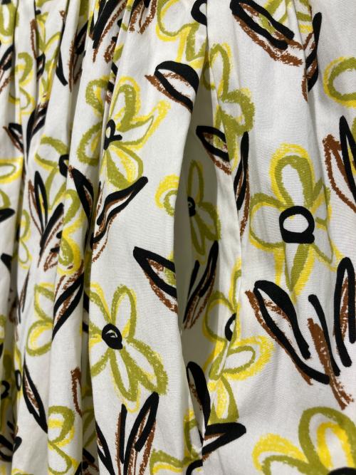 PRADA（プラダ）PRADA (プラダ) 花柄スカート ホワイト×イエロー サイズ:36の古着・服飾アイテム