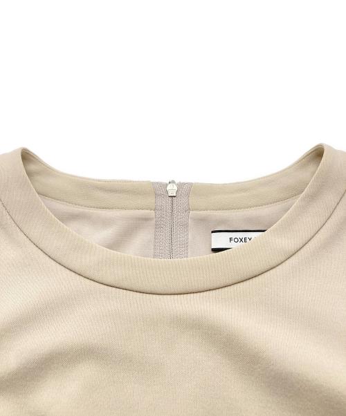 FOXEY NEWYORK（フォクシーニューヨーク）FOXEY NEWYORK (フォクシーニューヨーク) ノースリーブワンピース ベージュ サイズ:40の古着・服飾アイテム