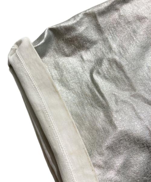 MM6 Maison Margiela（エムエムシックスメゾンマルジェラ）MM6 Maison Margiela (エムエムシックスメゾンマルジェラ) シルバーラミネートロゴカットソー グレー サイズ:Sの古着・服飾アイテム