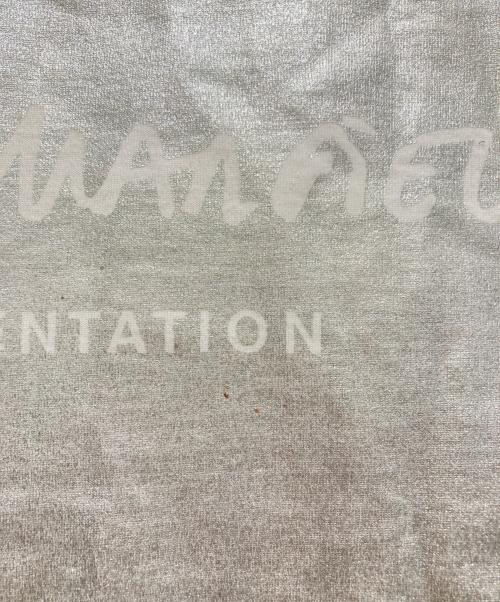 MM6 Maison Margiela（エムエムシックスメゾンマルジェラ）MM6 Maison Margiela (エムエムシックスメゾンマルジェラ) シルバーラミネートロゴカットソー グレー サイズ:Sの古着・服飾アイテム