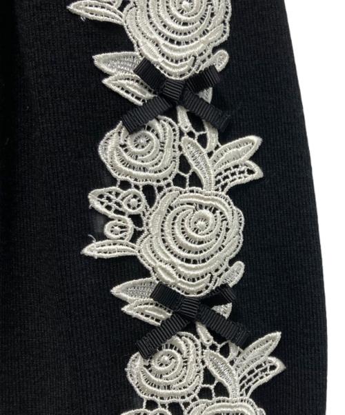 Super Beauty（スーパービューティ）Super Beauty (スーパービューティ) レースモチーフ使い 裾フリル チュニック セーター ブラック サイズ:42の古着・服飾アイテム