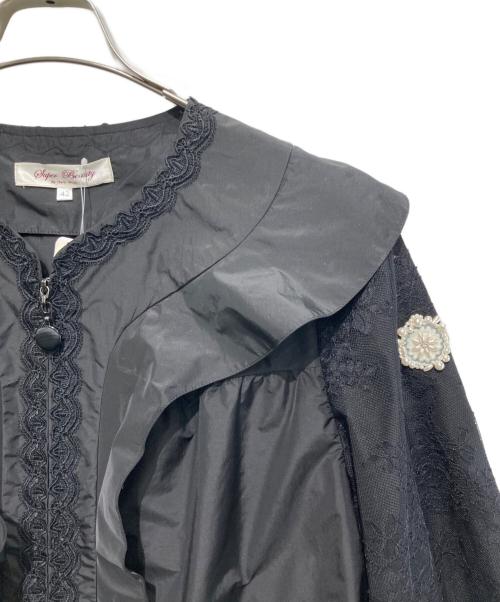 Super Beauty（スーパービューティ）Super Beauty (スーパービューティ) 袖レースデザインショルダー フリルコート ブラック サイズ:42 未使用品の古着・服飾アイテム