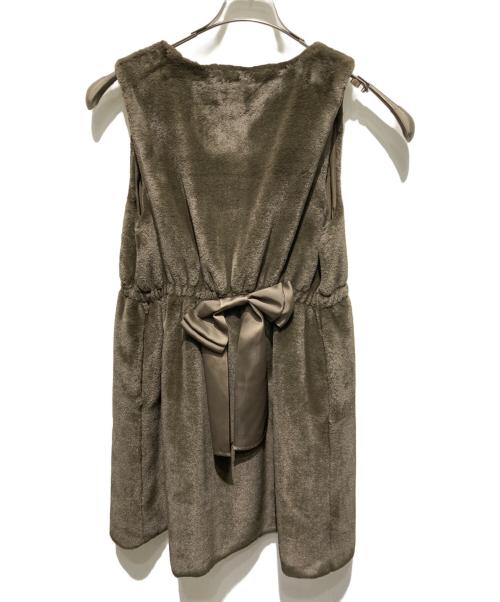 M'S GRACY（エムズグレイシー）M'S GRACY (エムズグレイシー) ビジューボタン　フェイクファーロングジレ ブラウン サイズ:表記なし 未使用品の古着・服飾アイテム