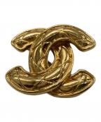 CHANELシャネル）の古着「マトラッセココマークブローチ」｜ゴールド