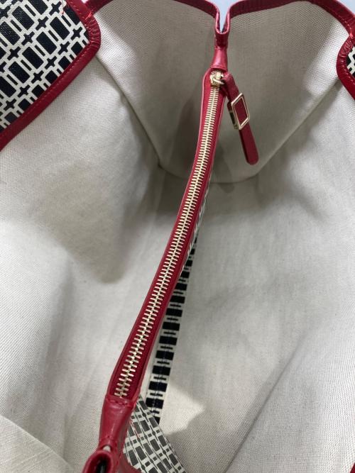 Roger Vivier（ロジェ ヴィヴィエ）Roger Vivier (ロジェ ヴィヴィエ) 総柄トートバッグ レッド×ブラックの古着・服飾アイテム