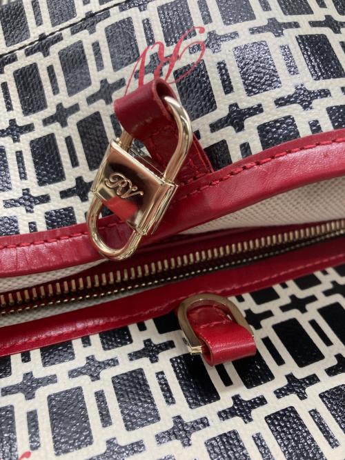 Roger Vivier（ロジェ ヴィヴィエ）Roger Vivier (ロジェ ヴィヴィエ) 総柄トートバッグ レッド×ブラックの古着・服飾アイテム