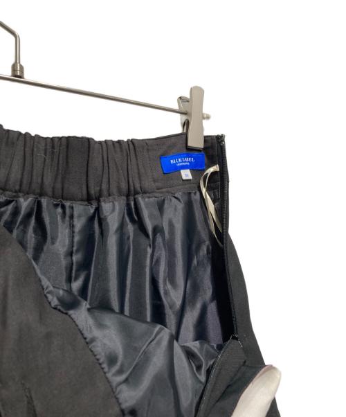 BLUE LABEL CRESTBRIDGE（ブルーレーベルクレストブリッジ）BLUE LABEL CRESTBRIDGE (ブルーレーベルクレストブリッジ) マットツイルストレッチスカート風パンツ ブラック サイズ:38の古着・服飾アイテム