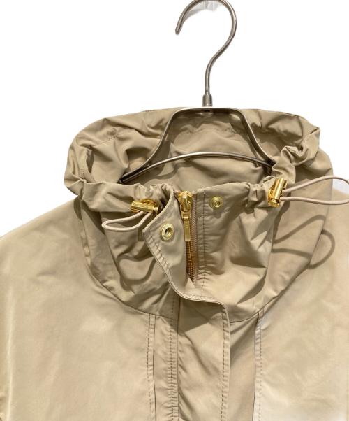 23区（ニジュウサンク）23区 (ニジュウサンク) ブライトウェザークロス ブルゾン ベージュ サイズ:32 未使用品の古着・服飾アイテム