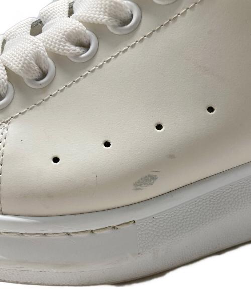 ALEXANDER McQUEEN（アレキサンダーマックイーン）ALEXANDER McQUEEN (アレキサンダーマックイーン) オーバーサイズドスニーカー ホワイト サイズ:40の古着・服飾アイテム