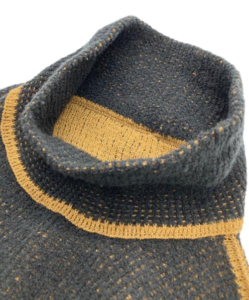 ISSEY MIYAKE（イッセイミヤケ）ISSEY MIYAKE (イッセイミヤケ) 裾スリットハイネックニット ブラック×ベージュ サイズ:2の古着・服飾アイテム