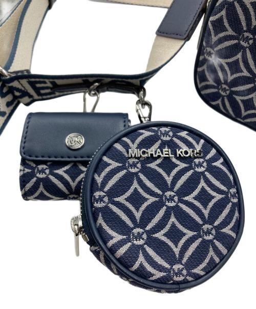 MICHAEL KORS（マイケル・コース）MICHAEL KORS (マイケル・コース) クロスボディ ウィズ テックアタッチ ミディアム ネイビーの古着・服飾アイテム