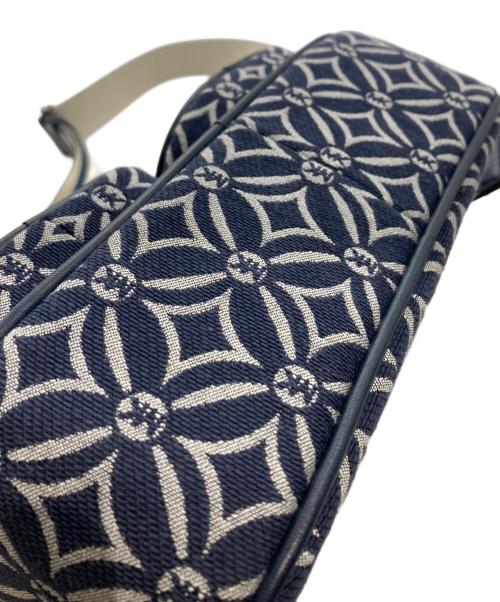 MICHAEL KORS（マイケル・コース）MICHAEL KORS (マイケル・コース) クロスボディ ウィズ テックアタッチ ミディアム ネイビーの古着・服飾アイテム