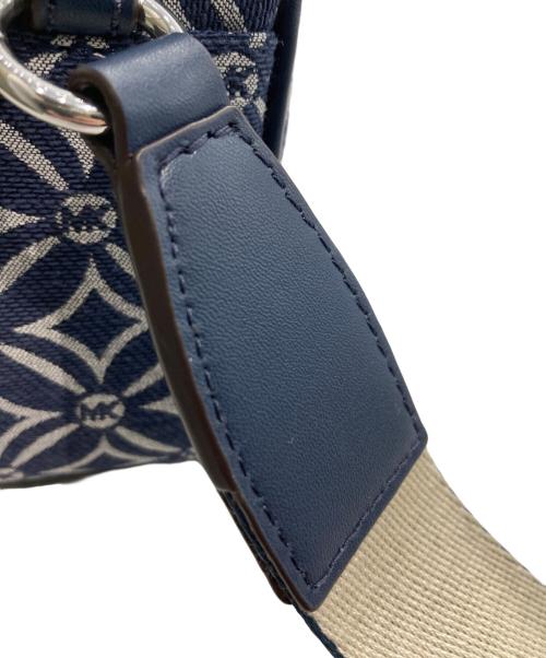 MICHAEL KORS（マイケル・コース）MICHAEL KORS (マイケル・コース) クロスボディ ウィズ テックアタッチ ミディアム ネイビーの古着・服飾アイテム