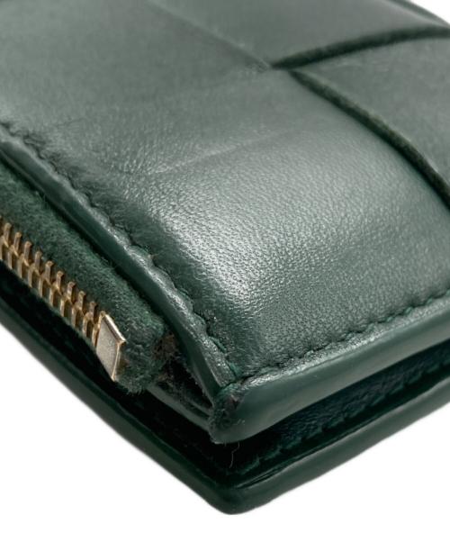 BOTTEGA VENETA（ボッテガベネタ）BOTTEGA VENETA (ボッテガベネタ) スモールカセット 2つ折り財布 グリーンの古着・服飾アイテム