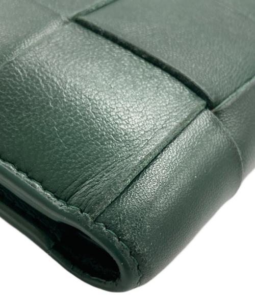 BOTTEGA VENETA（ボッテガベネタ）BOTTEGA VENETA (ボッテガベネタ) スモールカセット 2つ折り財布 グリーンの古着・服飾アイテム