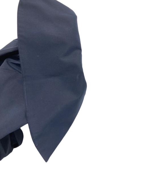 Mame Kurogouchi（マメクロゴウチ）mame kurogouchi (マメクロゴウチ) Curved Pleated Shirt ネイビー サイズ:2の古着・服飾アイテム