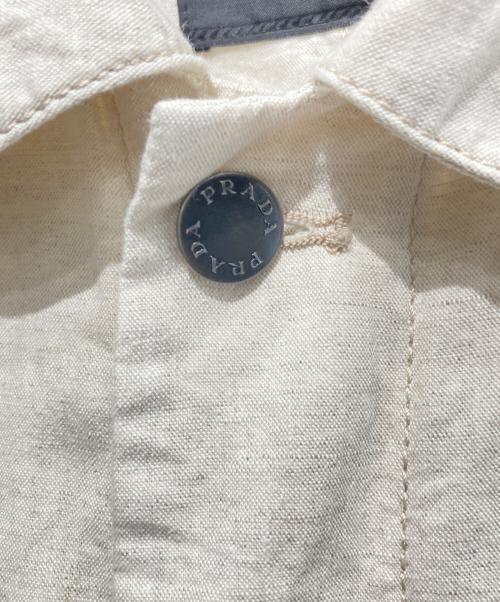 PRADA（プラダ）PRADA (プラダ) 三角ロゴ トライアングルプレート シャンブレーブルゾンジャケット ホワイト サイズ:Sの古着・服飾アイテム