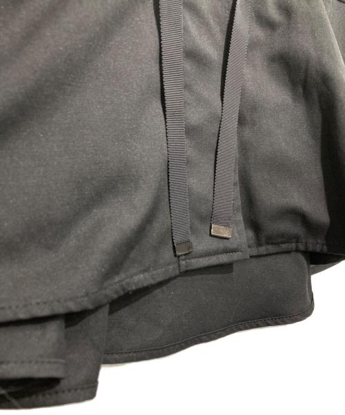 TOLNERA（トルネラ）TOLNERA (トルネラ) ドロスト入り裾Aライン異素材使い中綿ジャケット ブラック サイズ:38 未使用品の古着・服飾アイテム