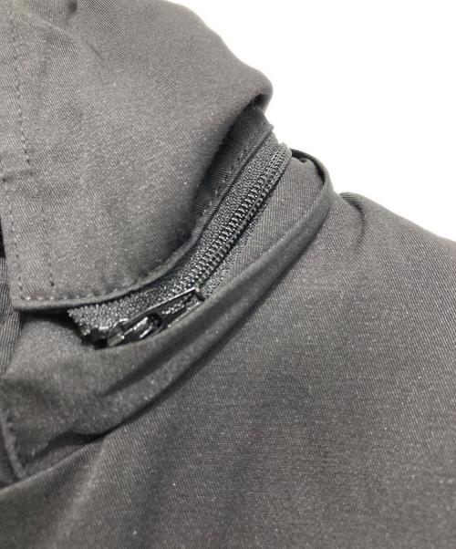 TOLNERA（トルネラ）TOLNERA (トルネラ) ドロスト入り裾Aライン異素材使い中綿ジャケット ブラック サイズ:38 未使用品の古着・服飾アイテム