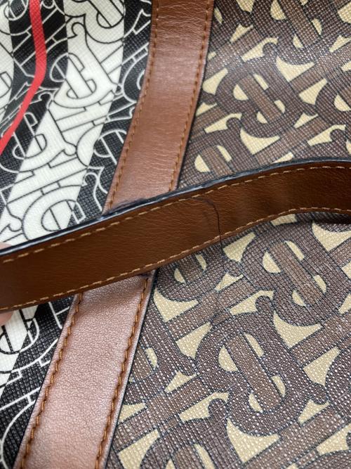 BURBERRY（バーバリー）BURBERRY (バーバリー) モノグラムストライプEキャンバスポートレートトートバッグ ブラウンの古着・服飾アイテム