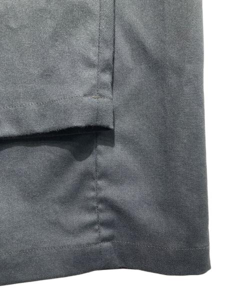 坩堝 RUTSUBO（ルツボ）坩堝 RUTSUBO (ルツボ) TWIST WIDE EASY PANTS グレー サイズ:Mの古着・服飾アイテム