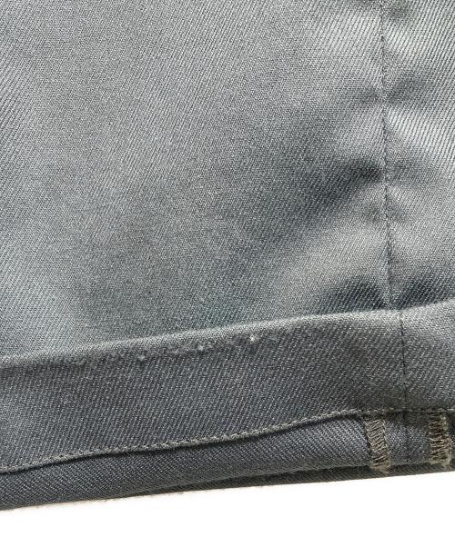 坩堝 RUTSUBO（ルツボ）坩堝 RUTSUBO (ルツボ) TWIST WIDE EASY PANTS グレー サイズ:Mの古着・服飾アイテム