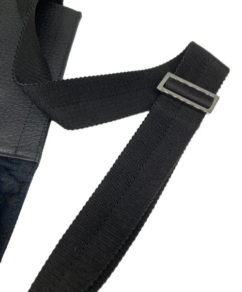 GUCCI（グッチ）GUCCI (グッチ) GGキャンバスボディーバッグ ブラックの古着・服飾アイテム