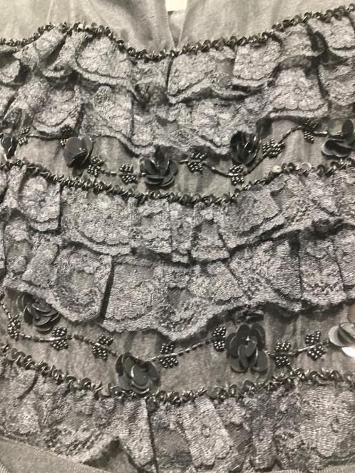 RED VALENTINO（レッドヴァレンティノ）RED VALENTINO (レッドヴァレンティノ) ケープ付ノースリーブワンピース ブラック サイズ:不明の古着・服飾アイテム