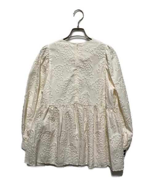 OHGA（オオガ）OHGA (オオガ) ジャガードペプラムギャザーブラウス ホワイト サイズ:FREEの古着・服飾アイテム