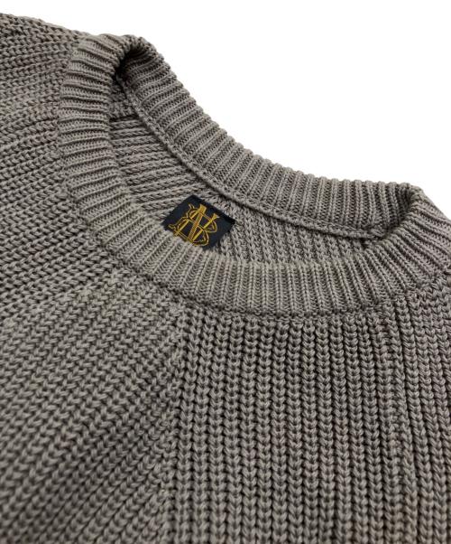 BATONER（バトナ―）BATONER (バトナ―) COTTON SIGNATURE CREW NECK グレー サイズ:3 未使用品の古着・服飾アイテム