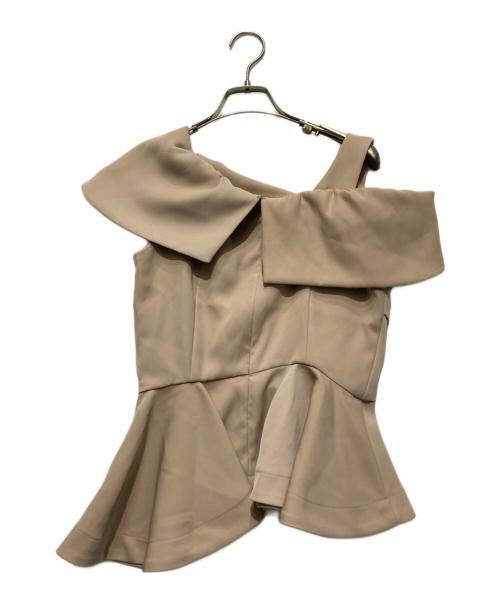 FRAY ID（フレイ アイディー）FRAY ID (フレイ アイディー) オフショルカラーアシメペプラムトップス ベージュの古着・服飾アイテム
