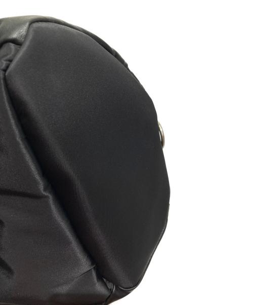 IUGAMAKARAS（イウガマカラス）IUGAMAKARAS (イウガマカラス) Carabiner Nylon Backpack/ナイロンバッグ ブラックの古着・服飾アイテム