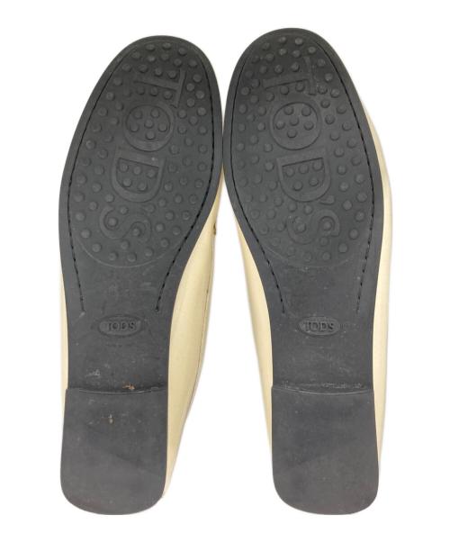 TOD'S（トッズ）TOD'S (トッズ) エナメル ドライビングシューズ ベージュ サイズ:38の古着・服飾アイテム