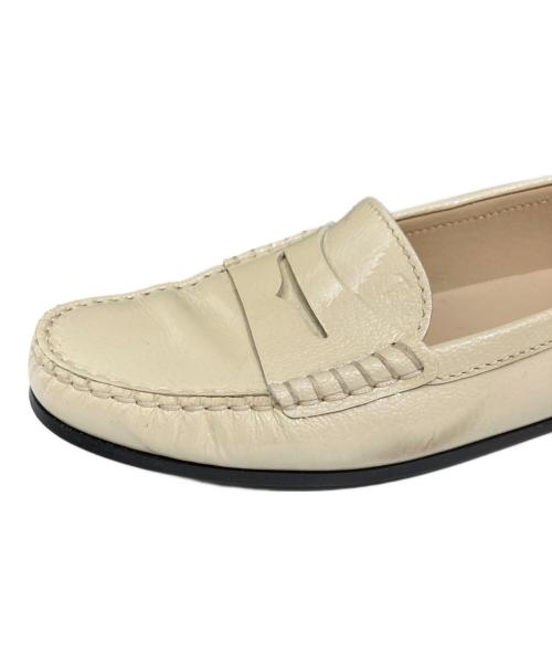 TOD'S（トッズ）TOD'S (トッズ) エナメル ドライビングシューズ ベージュ サイズ:38の古着・服飾アイテム