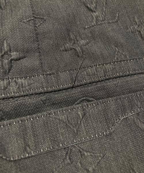 LOUIS VUITTON（ルイ ヴィトン）LOUIS VUITTON (ルイ ヴィトン) モノグラム エンボス セットアップ グレー サイズ:52の古着・服飾アイテム