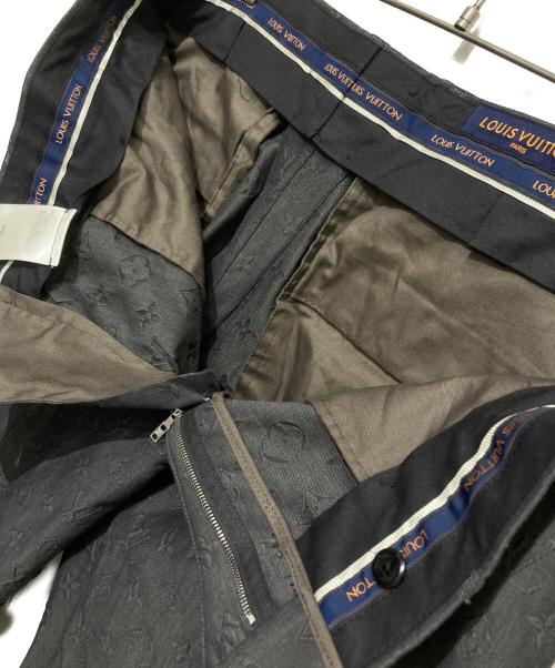 LOUIS VUITTON（ルイ ヴィトン）LOUIS VUITTON (ルイ ヴィトン) モノグラム エンボス セットアップ グレー サイズ:52の古着・服飾アイテム