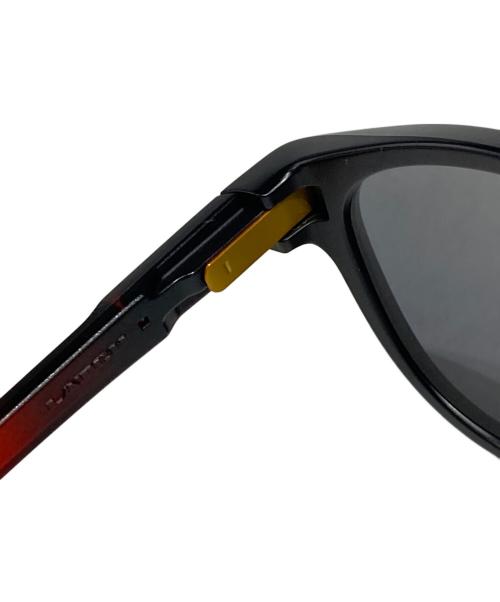 OAKLEY（オークリー）OAKLEY (オークリー) LATCHマットブラック24k  サングラス レッド×ブラック サイズ:53□21の古着・服飾アイテム