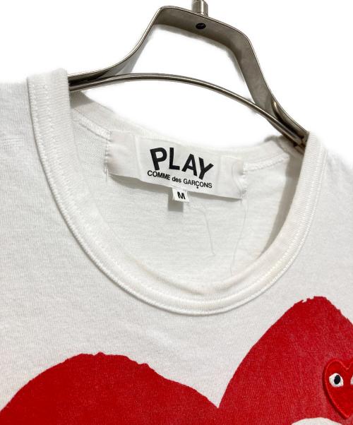 PLAY COMME des GARCONS（プレイコムデギャルソン）PLAY COMME des GARCONS (プレイコムデギャルソン) Printed Red Heart T-Shirt With Red Emblem White ネイビー サイズ:Mの古着・服飾アイテム
